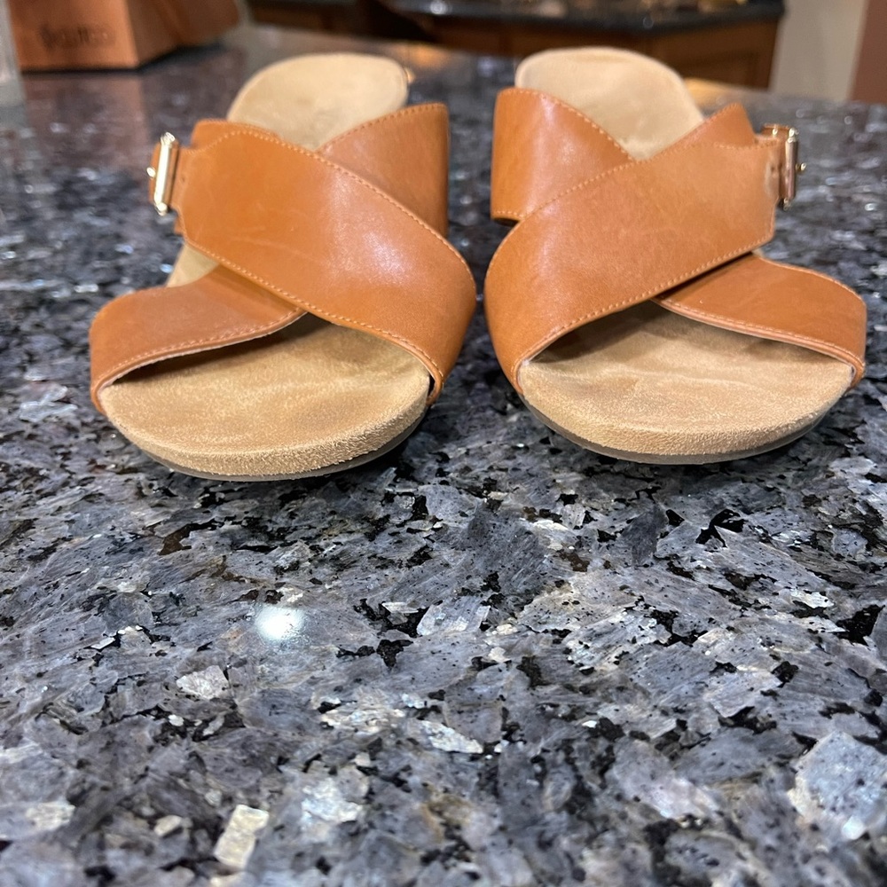 Vionic Libbie Tan Leather Wedge Sandals Criss-Cross Strap Orthotic Size 7 - Picture 3 of 6
